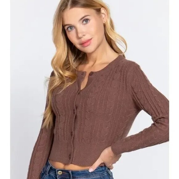 Cable Knit Cropped Sweater - Picture 2 of 6